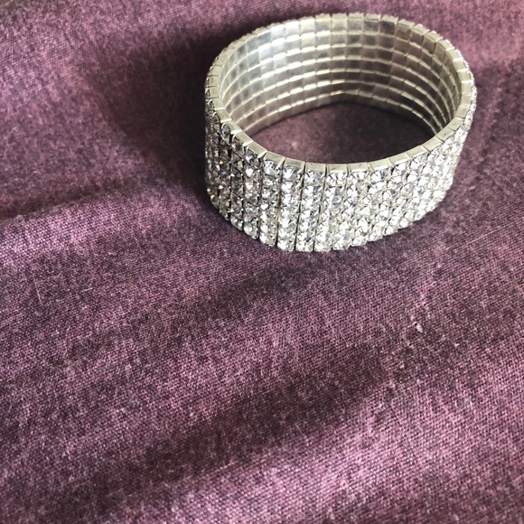 Jewelry - Picture 5 of 5